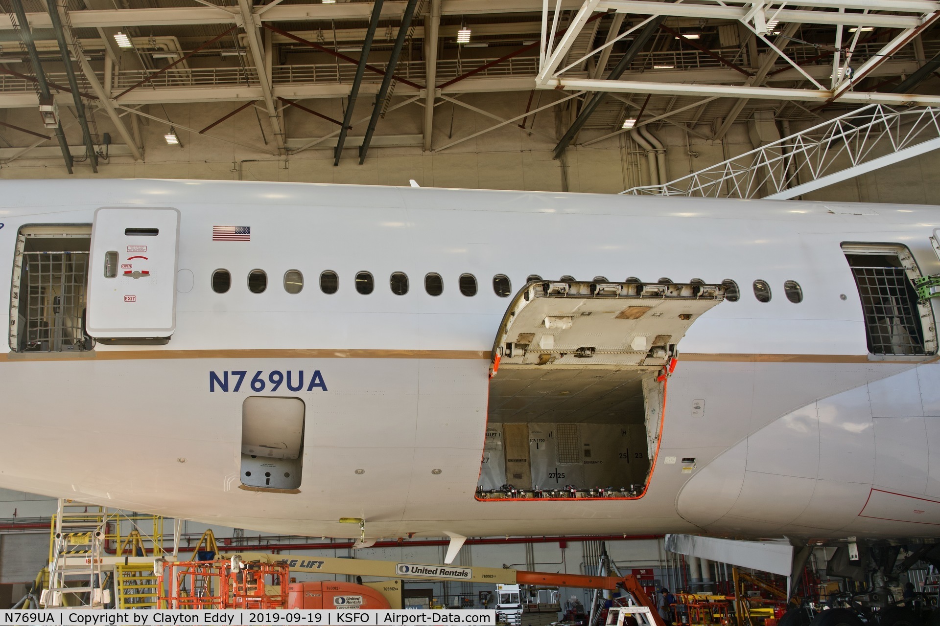 N769UA, 1995 Boeing 777-222 C/N 26921, SFO 2019.