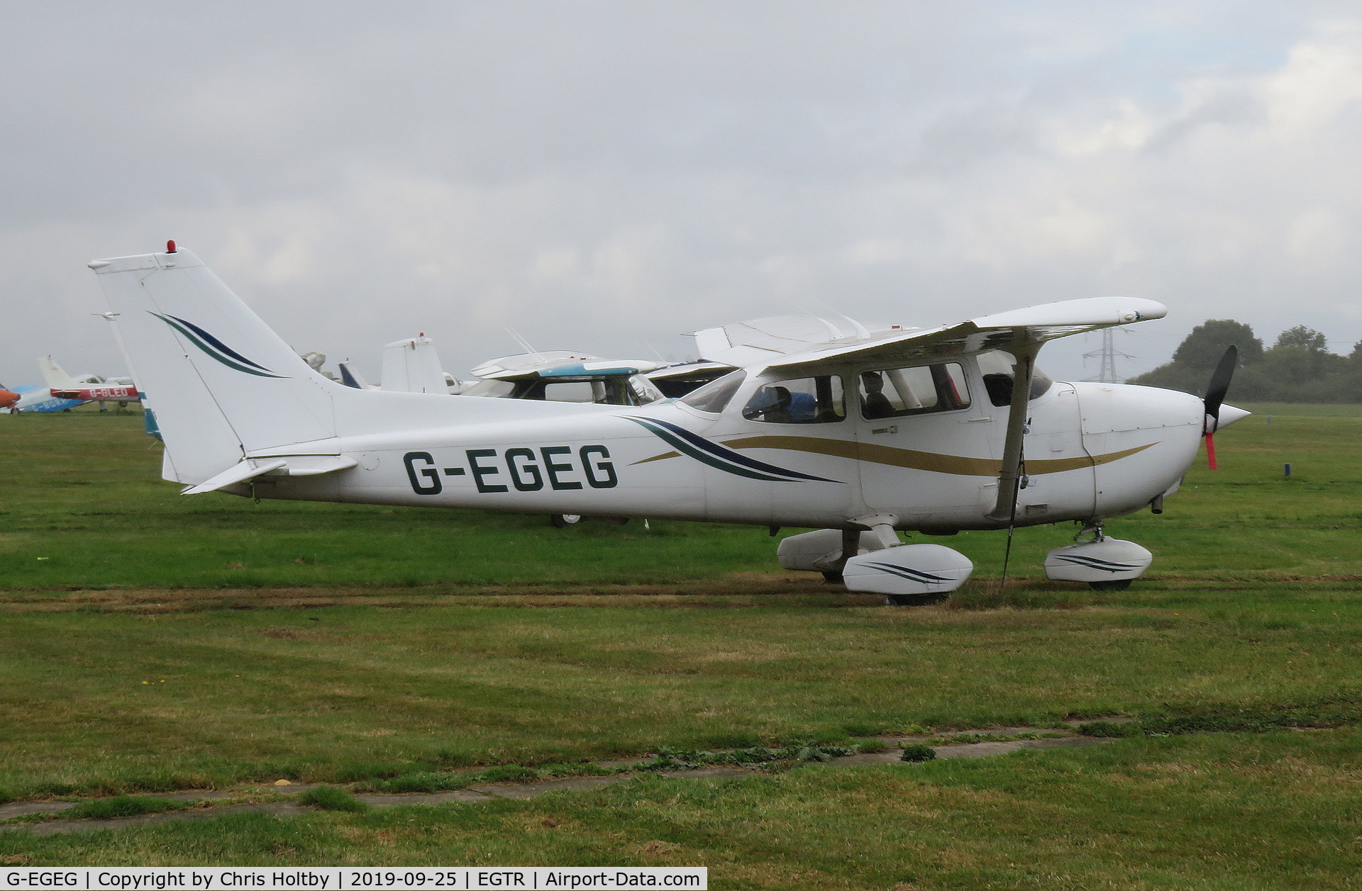 G-EGEG, 2000 Cessna 172R C/N 17280894, Parked at its base Elstree
