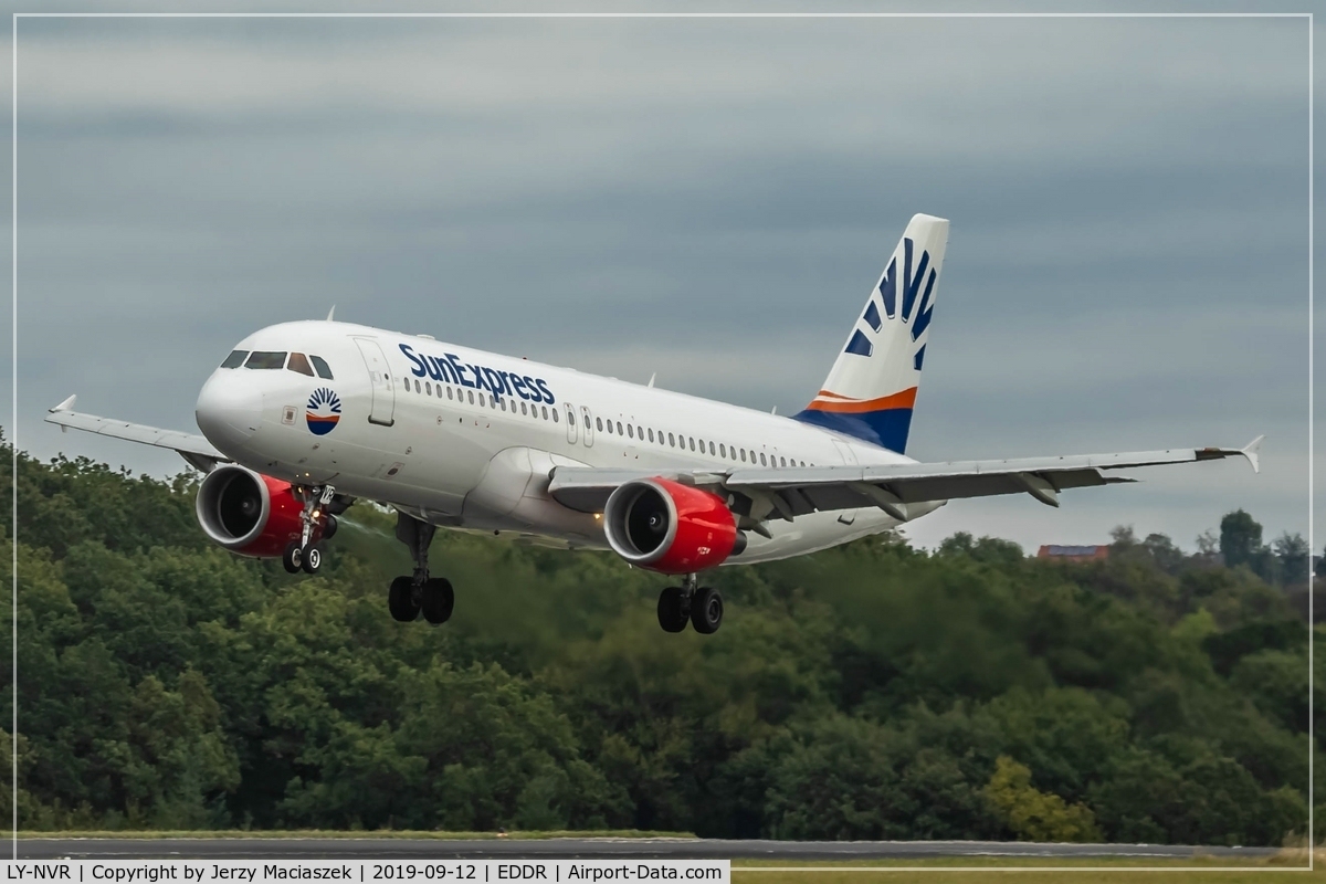 LY-NVR, 2000 Airbus A320-214 C/N 1370, Airbus A320-214