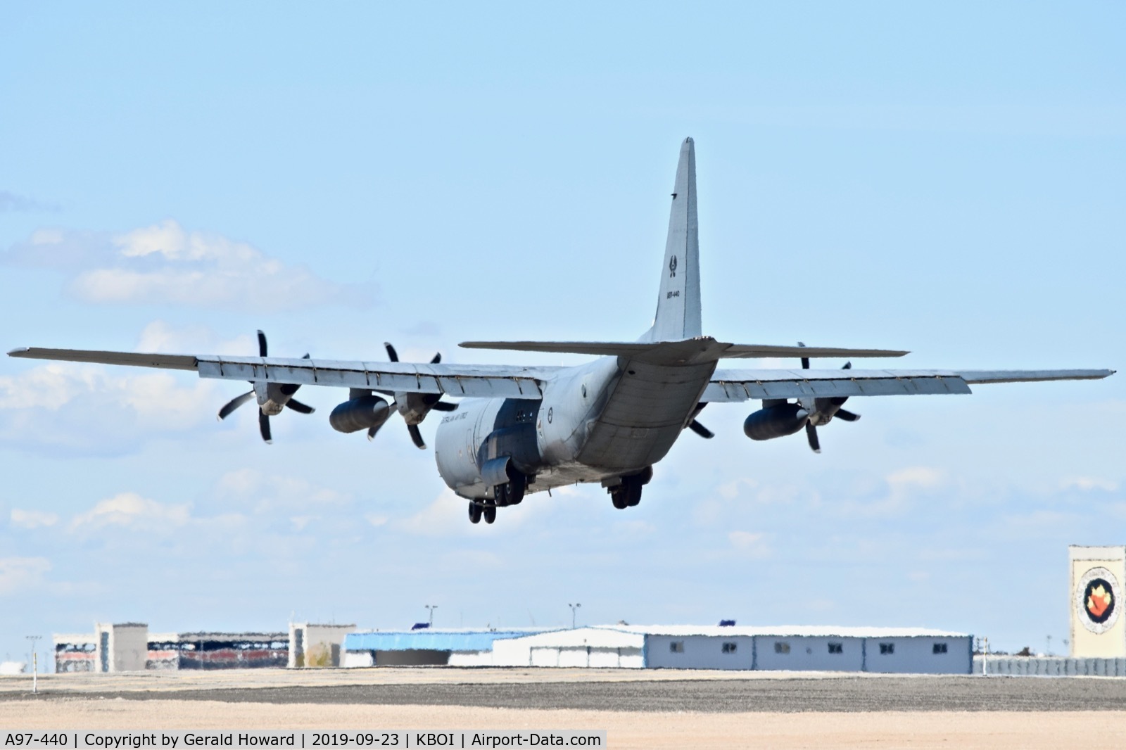 A97-440, 1997 Lockheed Martin C-130J-30 Super Hercules C/N 382-5440, Landing RWY 28R.