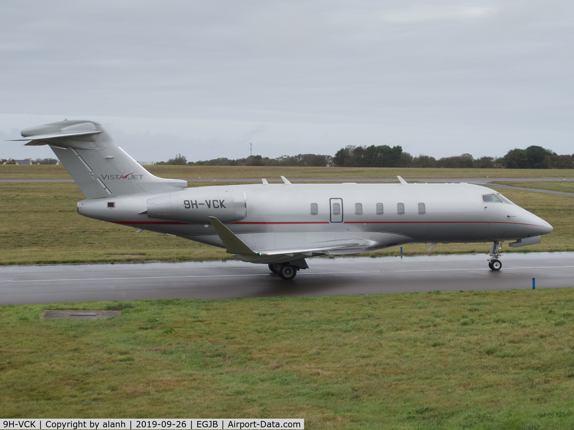 9H-VCK, 2015 Bombardier Challenger 350 (BD-100-1A10) C/N 20592, Taxying after arrival at Guernsey