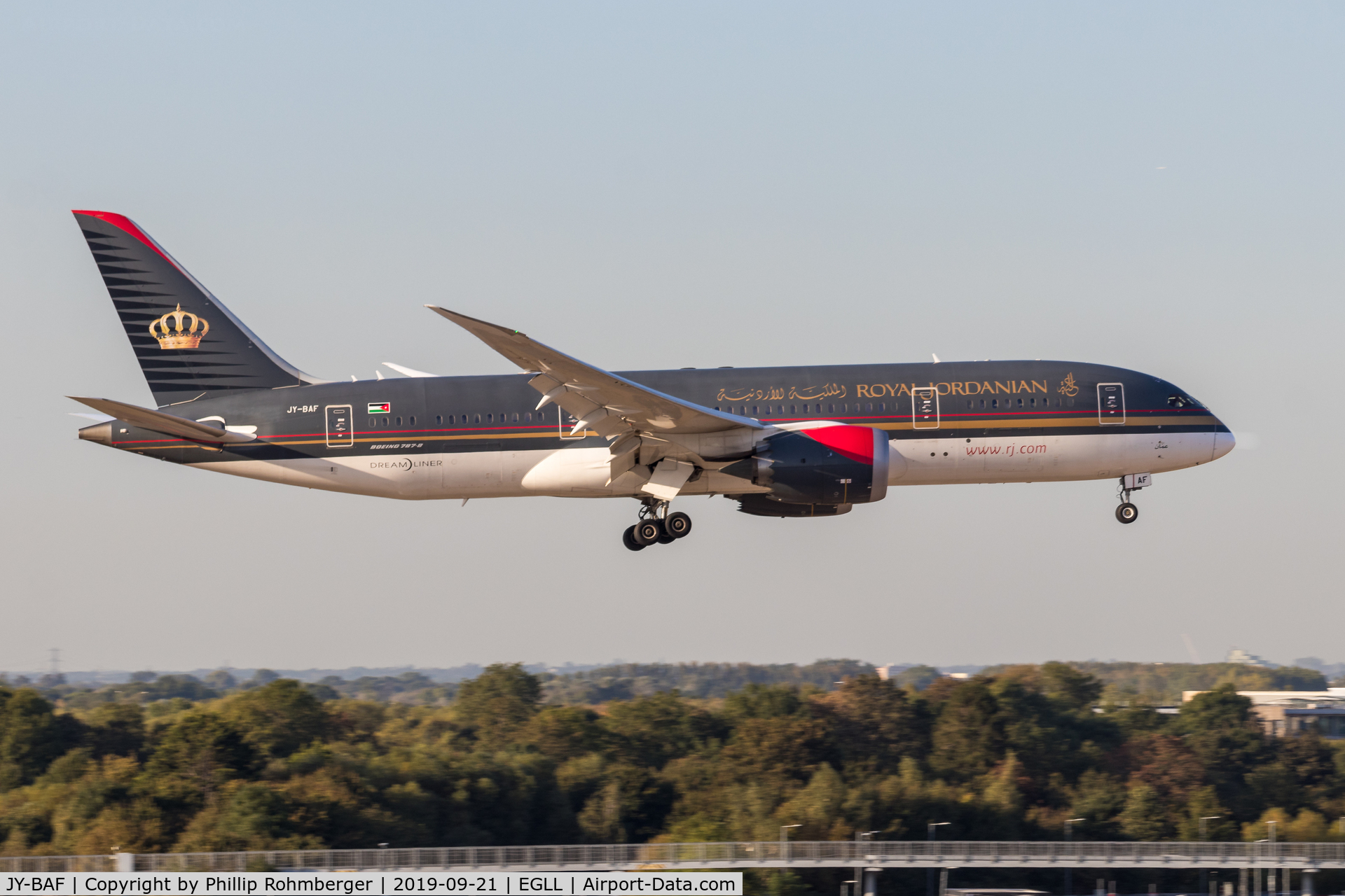 JY-BAF, 2014 Boeing 787-8 Dreamliner Dreamliner C/N 36112, approaching runway 09L at LHR.