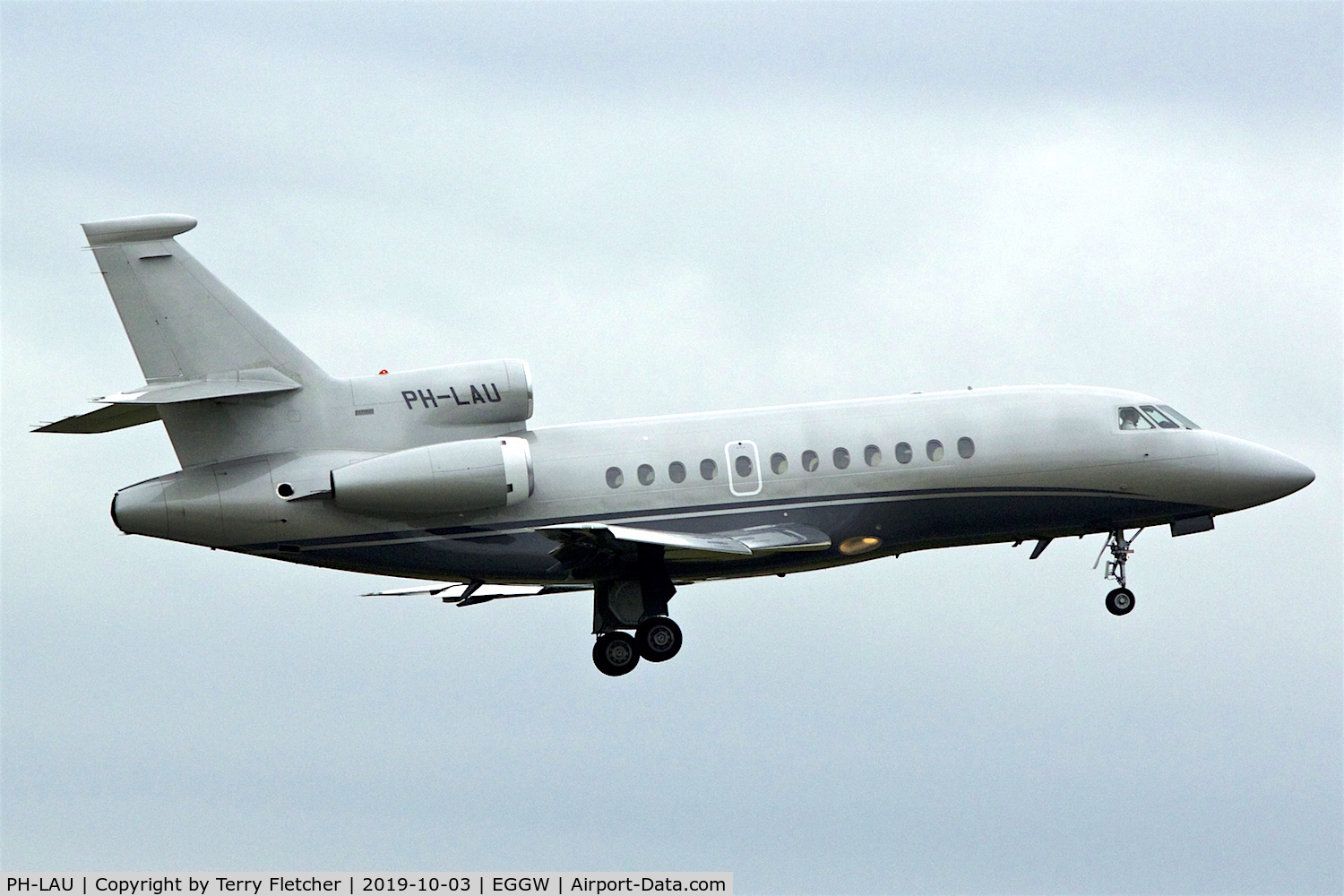 PH-LAU, 1999 Dassault Falcon 900EX C/N 54, At Luton