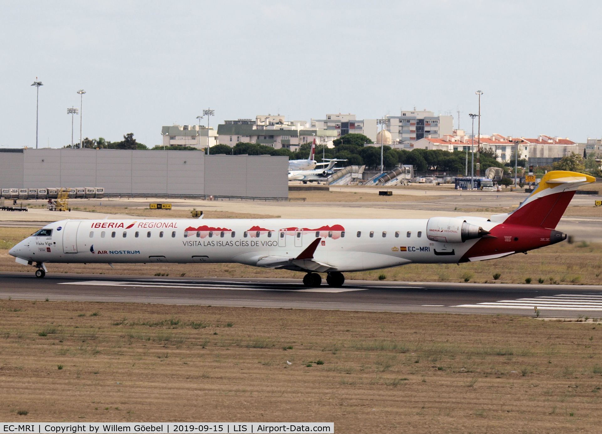 EC-MRI, 2017 Bombardier CRJ-1000 (CL-600-2E25) C/N 19056, Prepare for take off from Lisbon Airport