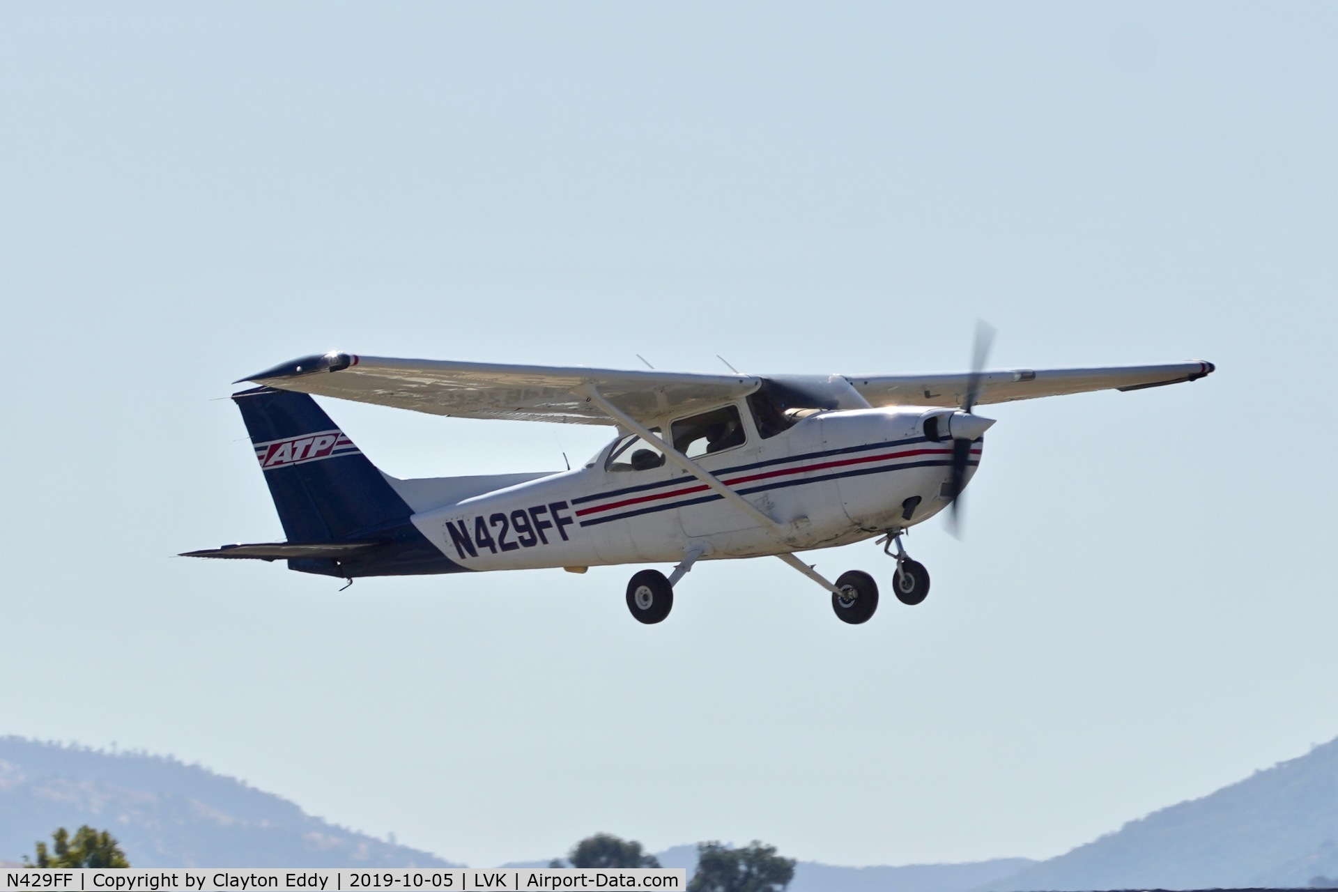N429FF, 2004 Cessna 172R C/N 17281229, Livermore airport airshow 2019.