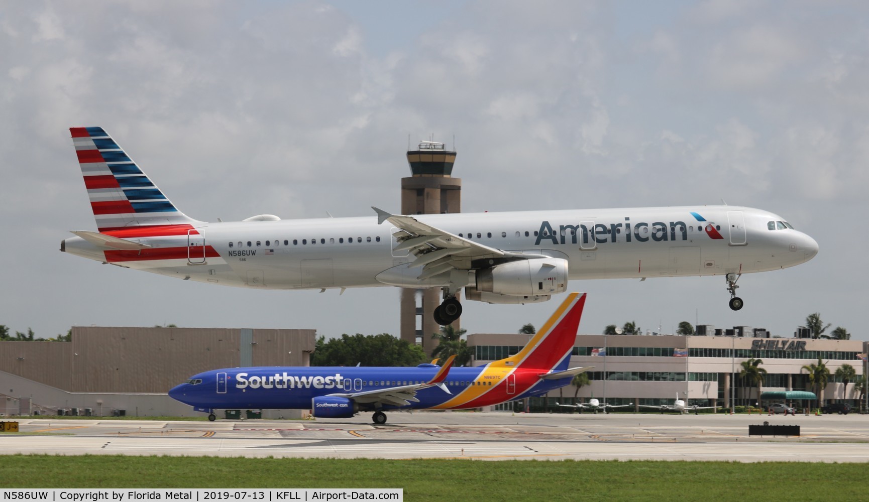 N586UW, 2014 Airbus A321-231 C/N 6230, American