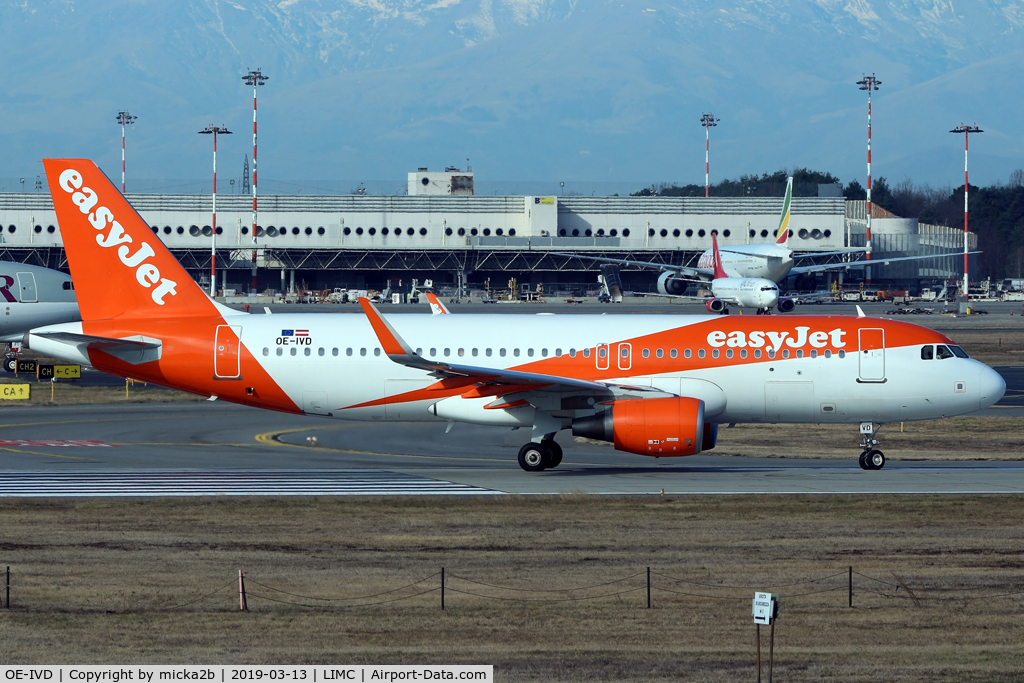 OE-IVD, 2016 Airbus A320-214 C/N 7183, Taxiing