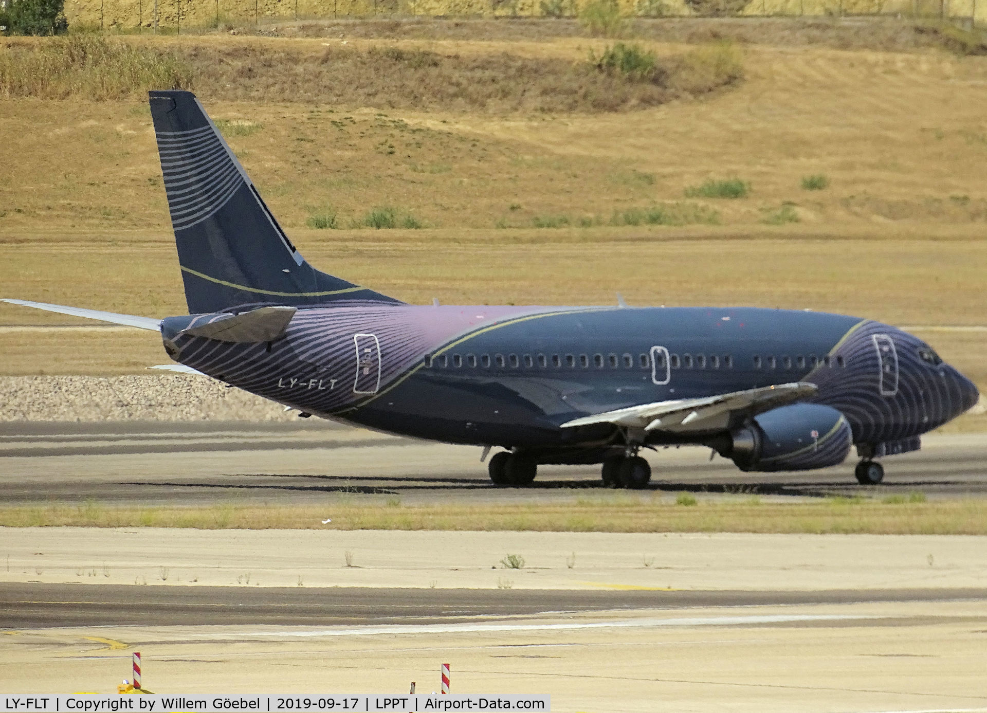 LY-FLT, 1992 Boeing 737-522 C/N 26683, Taxi to the runway from Lisbon Airport