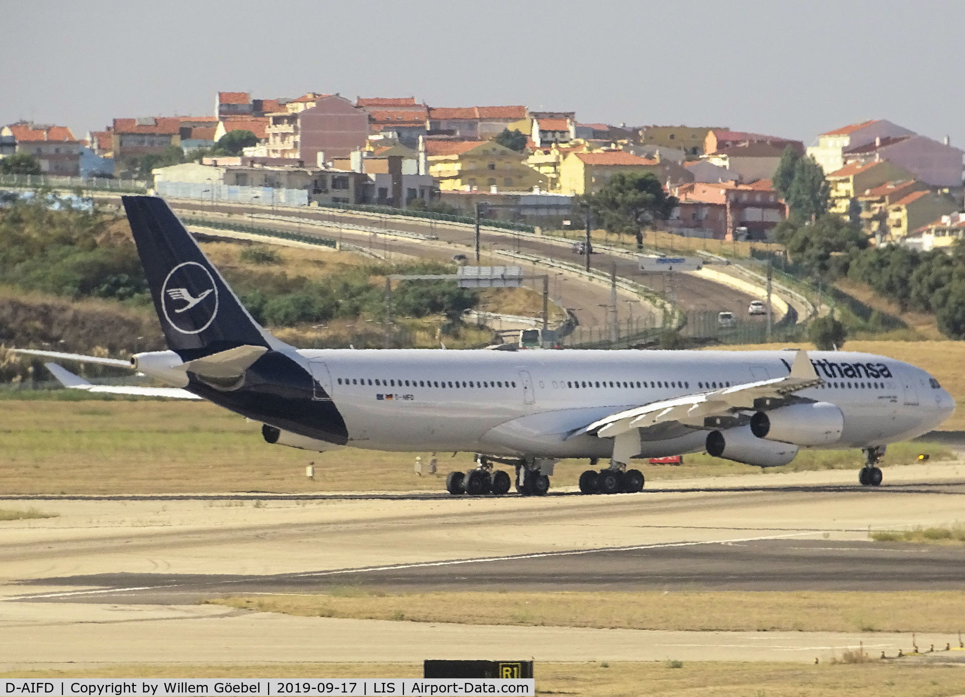 D-AIFD, 2001 Airbus A340-313X C/N 390, Taxi to the runway from Lisbon Airport