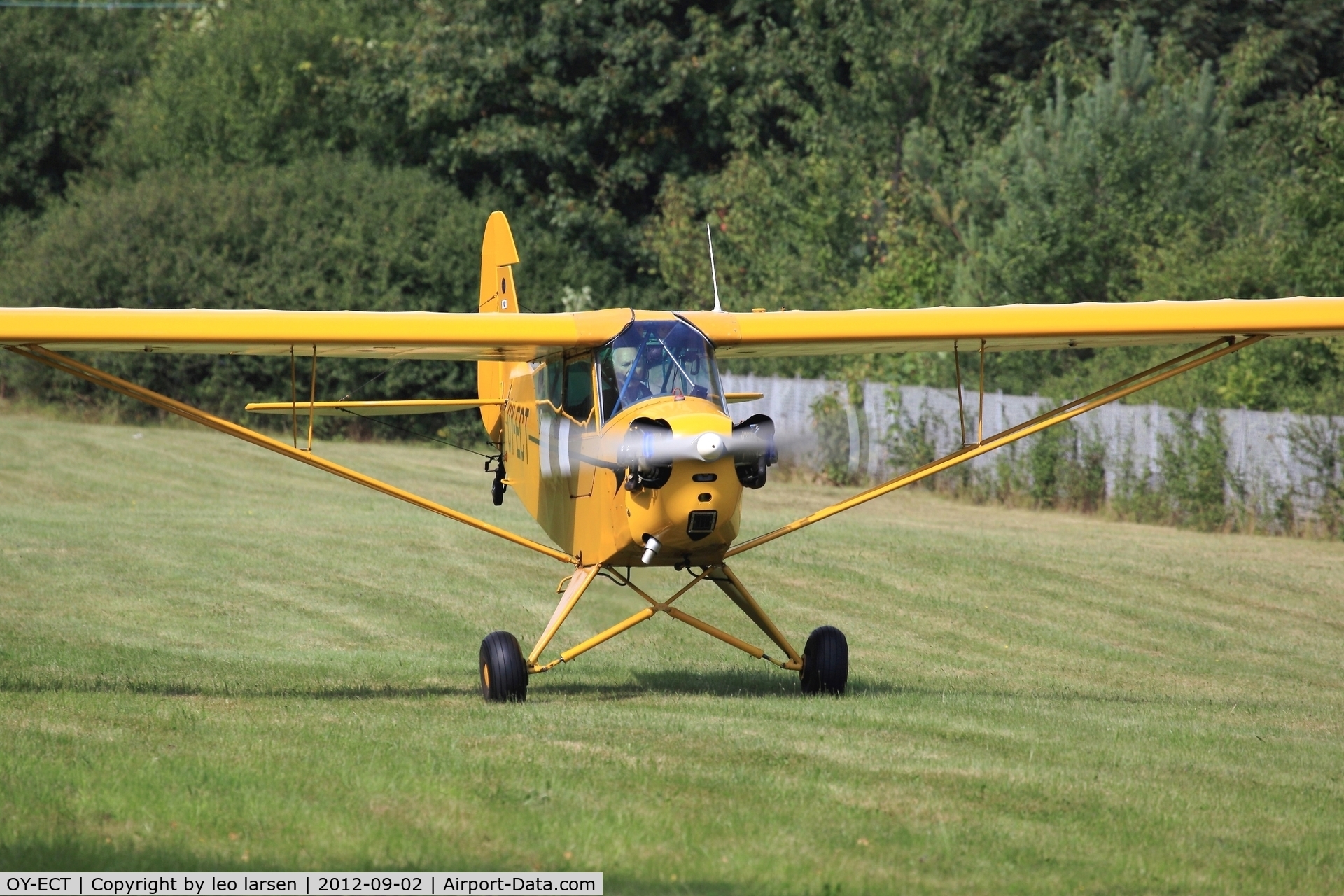 OY-ECT, 1942 Piper J3C-65 Cub C/N 22617, Avedøre 2.9.2012