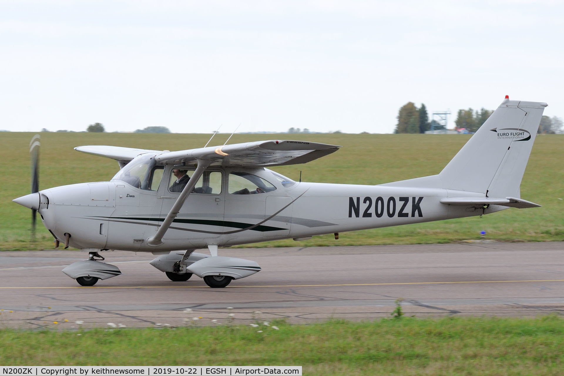 N200ZK, 1966 Cessna 172H C/N 17255678, Arriving at Norwich.