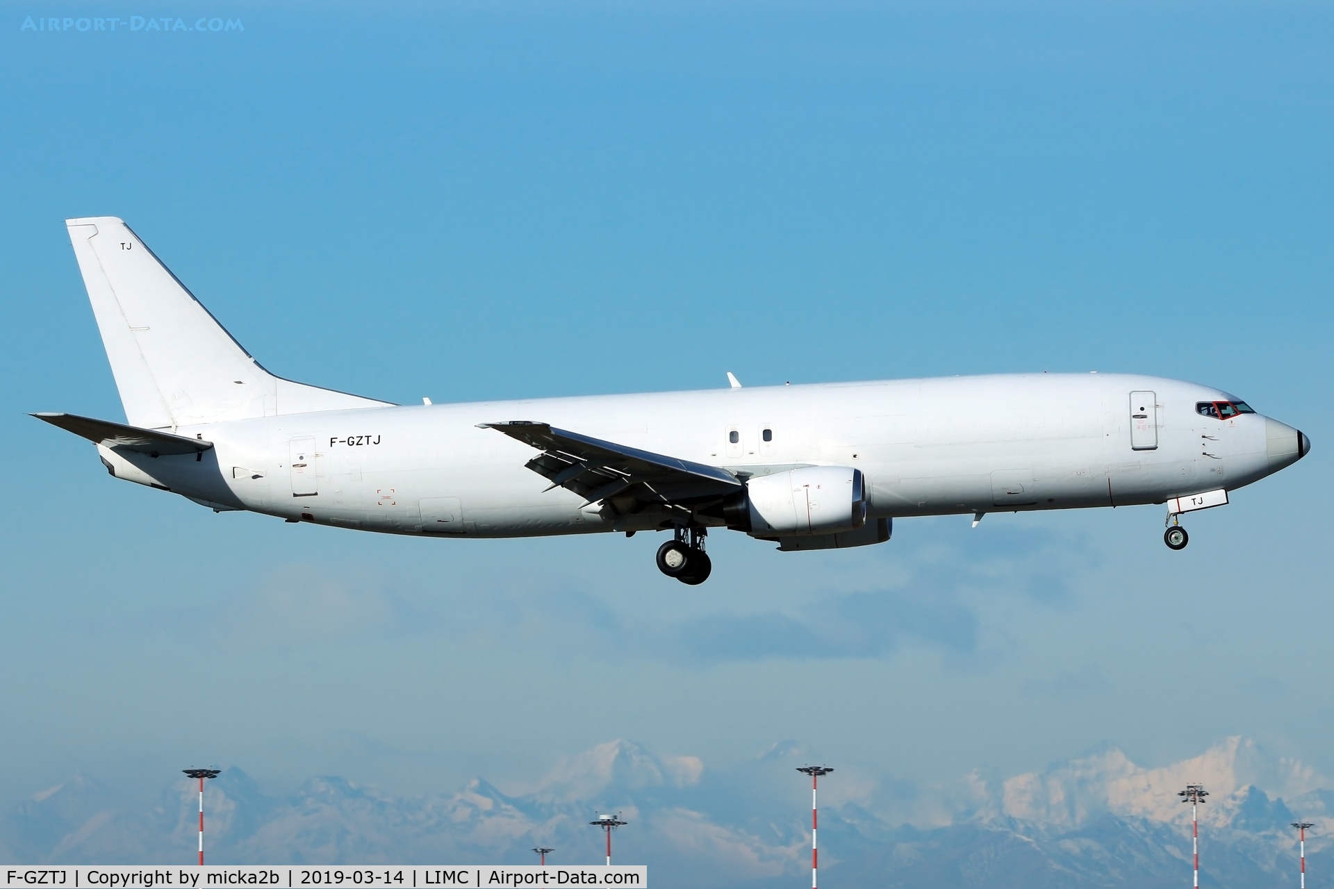 F-GZTJ, 1992 Boeing 737-4S3 C/N 25595, Landing