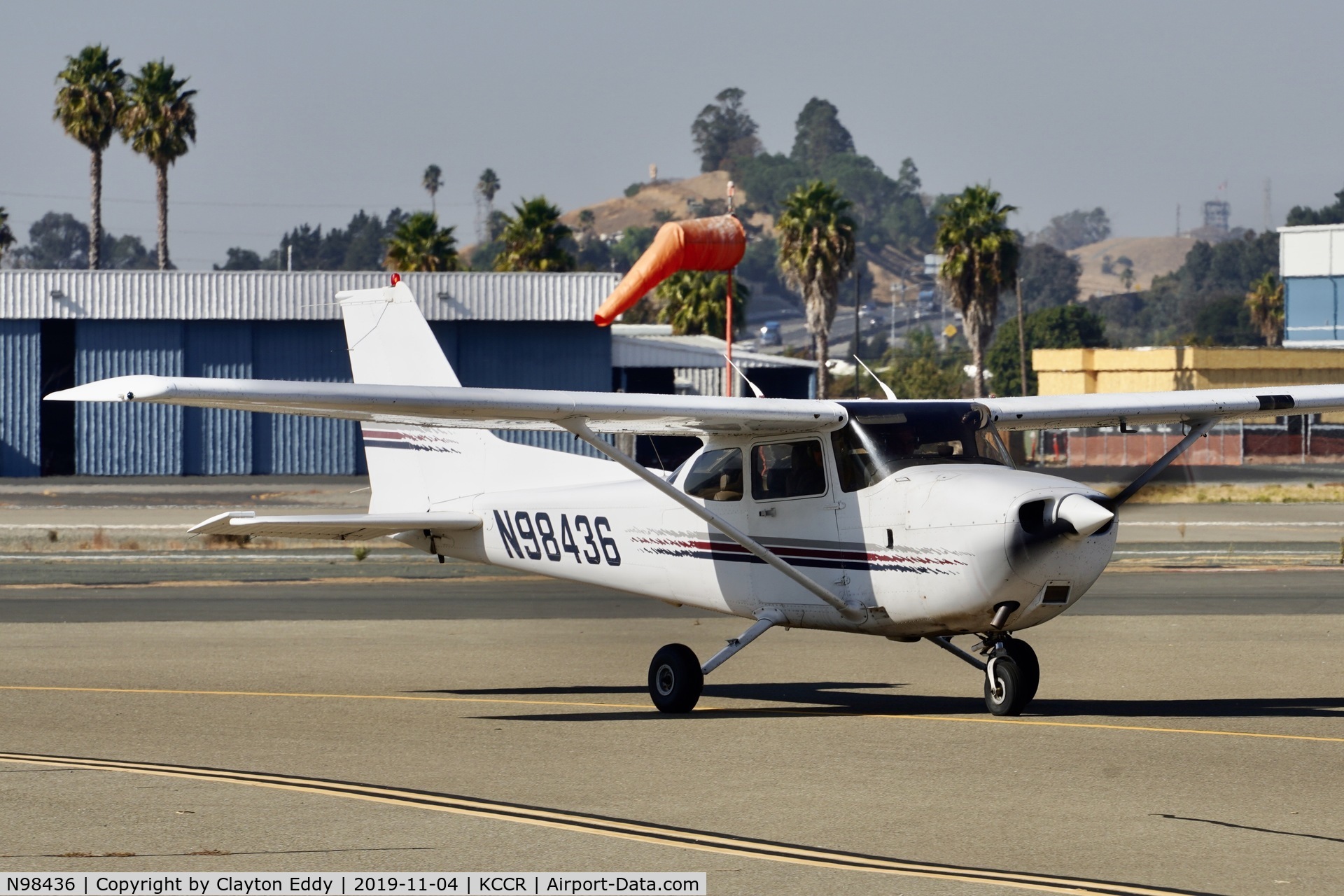 N98436, 1998 Cessna 172R C/N 17280612, Buchanan Field Concord California 2019.