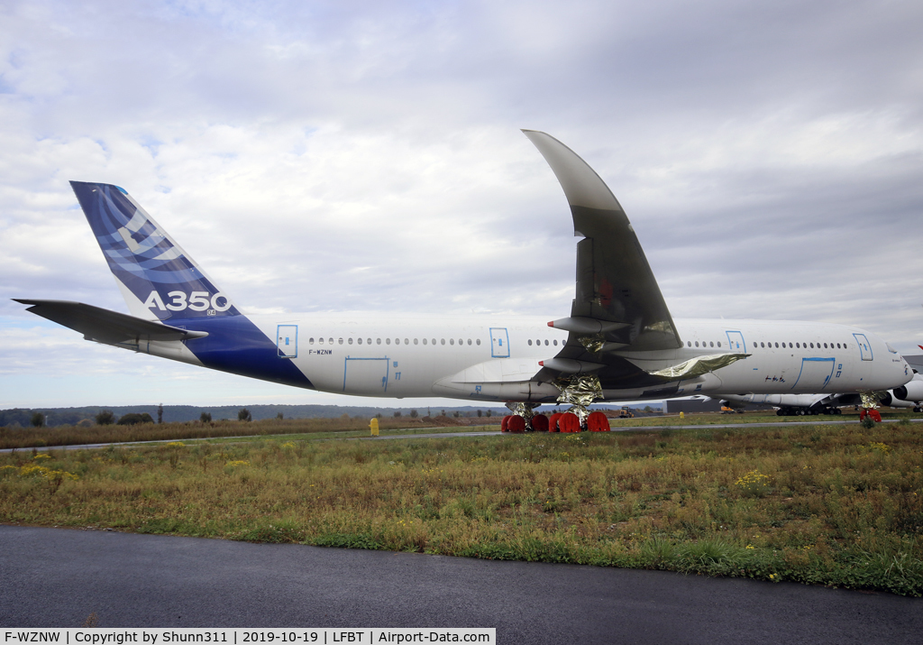 F-WZNW, 2013 Airbus A350-941 C/N 004, Stored @LDE without engines...