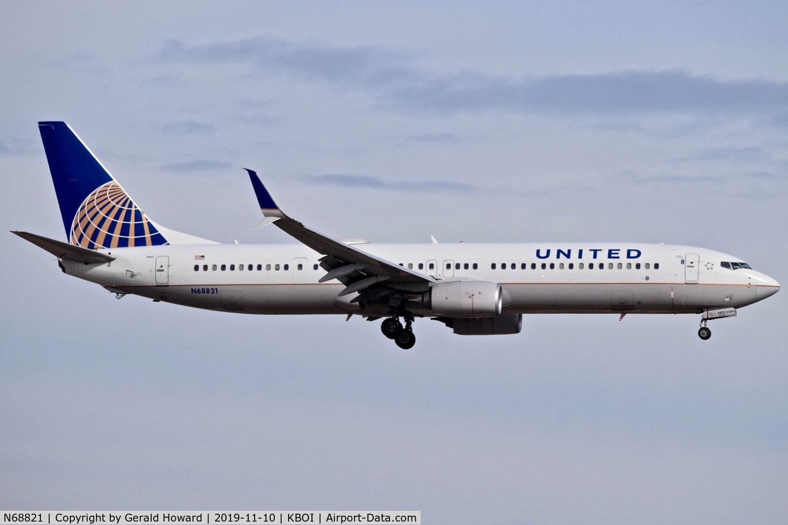 N68821, 2014 Boeing 737-924/ER C/N 43535, Landing 10L.