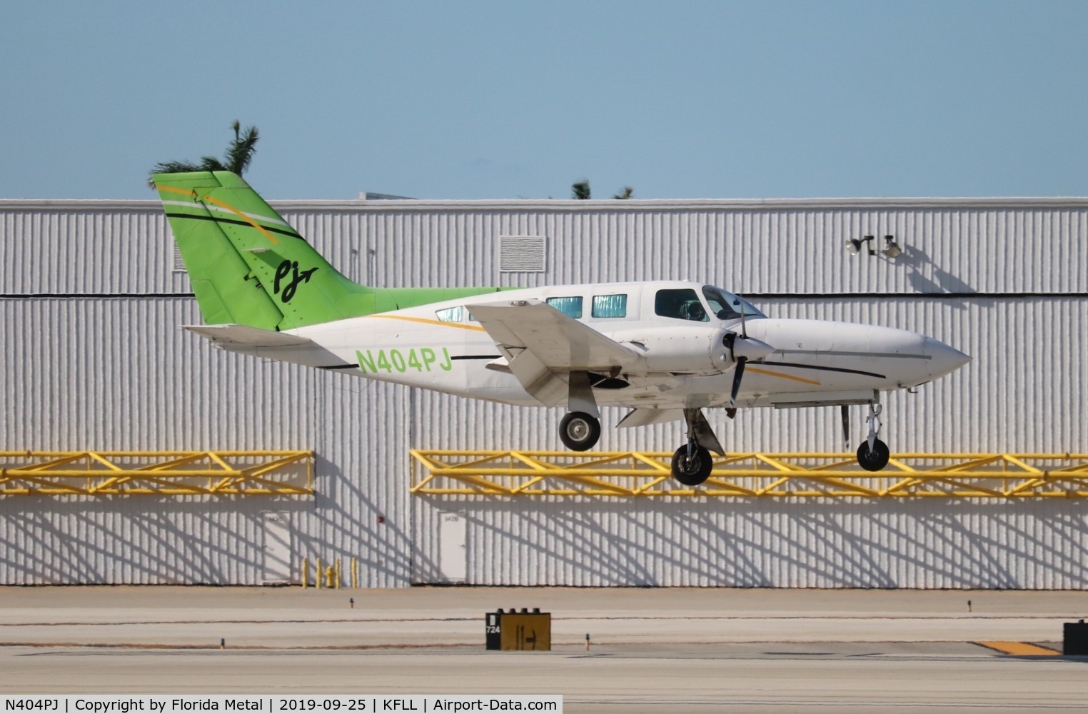 N404PJ, 1981 Cessna 402C Businessliner C/N 402C0513, Cessna 402C