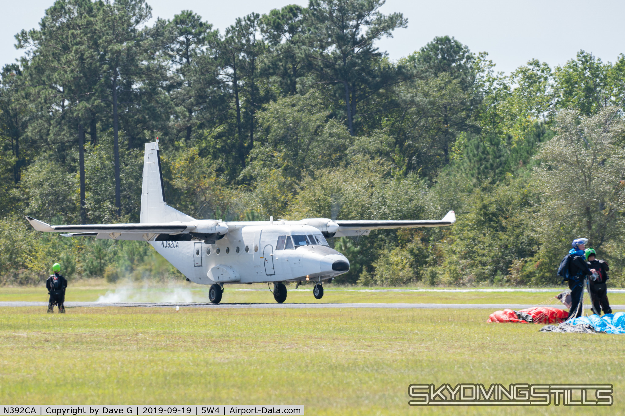 N392CA, CASA C-212C-300 Aviocar C/N 398, Touching down at Skydive Paraclete XP