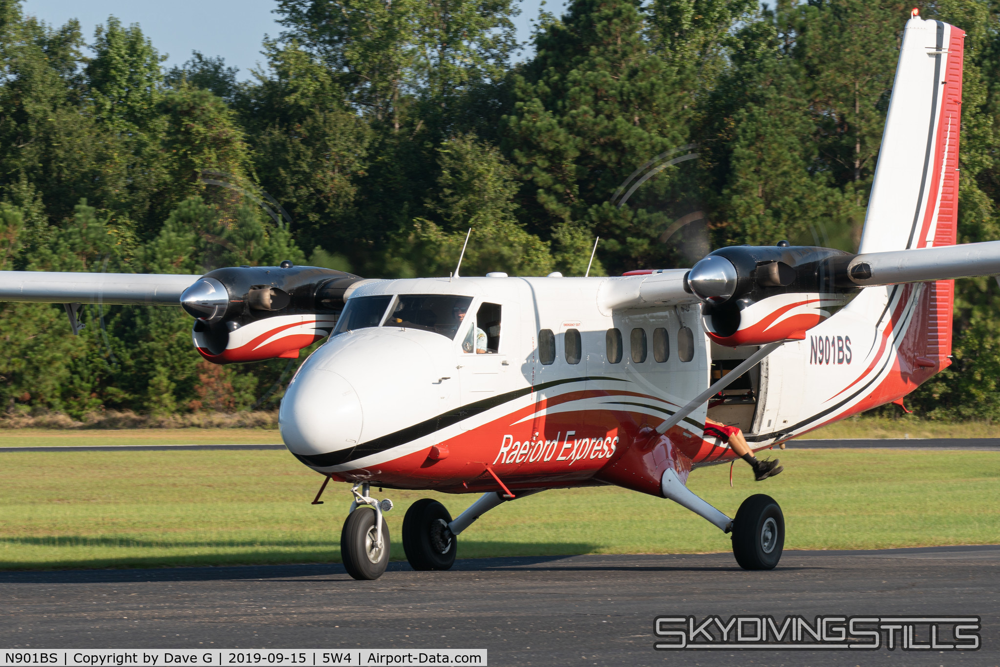 N901BS, 1968 De Havilland Canada DHC-6-200 Twin Otter C/N 160, Raeford Express at Skydive Paraclete XP