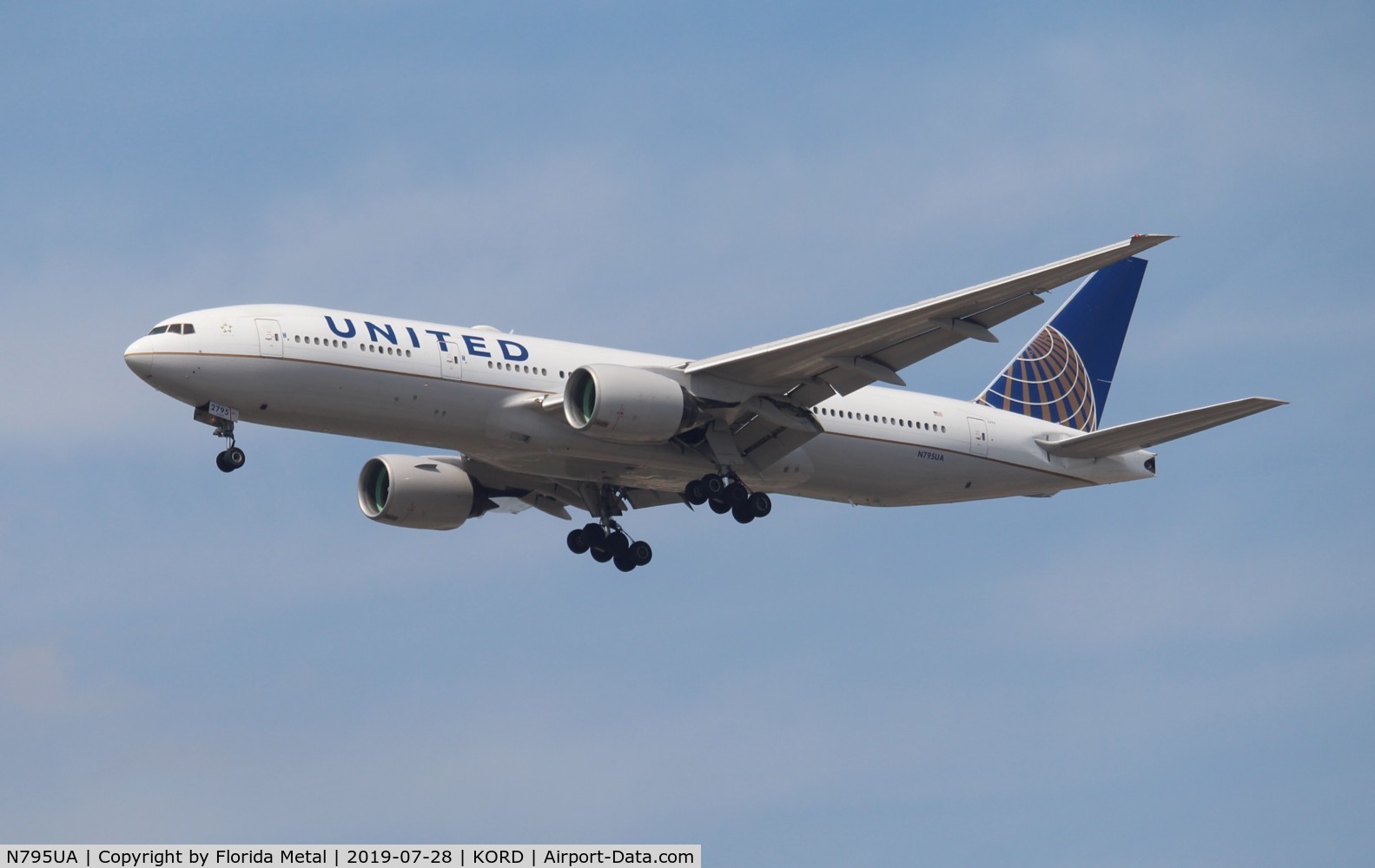 N795UA, 1997 Boeing 777-222 C/N 26927, United