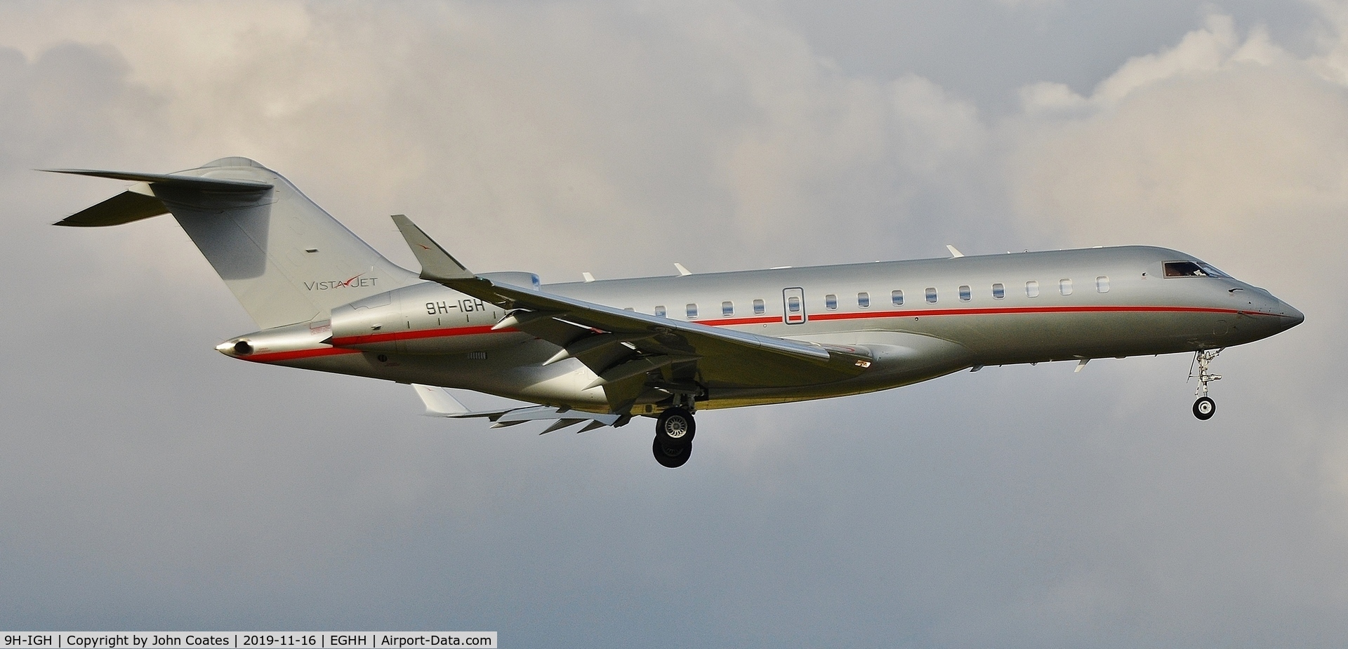 9H-IGH, 2013 Bombardier BD-700-1A10 Global 6000 C/N 9570, On finals during training