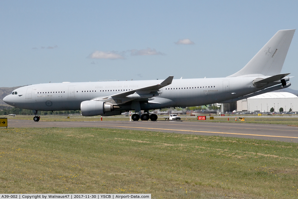 A39-002, 2008 Airbus A330-203/MRTT C/N 951, Port side view of RAAF A330-203 MRTT A39-002 Cn 951 taxying in after landing on Canberra’s Rwy 17 on 30Nov2017 at 1023 hrs. The MRTT arrived at Canberra International Airport YSCB six minutes behind new Qantas B787-9 VH-ZNA.
