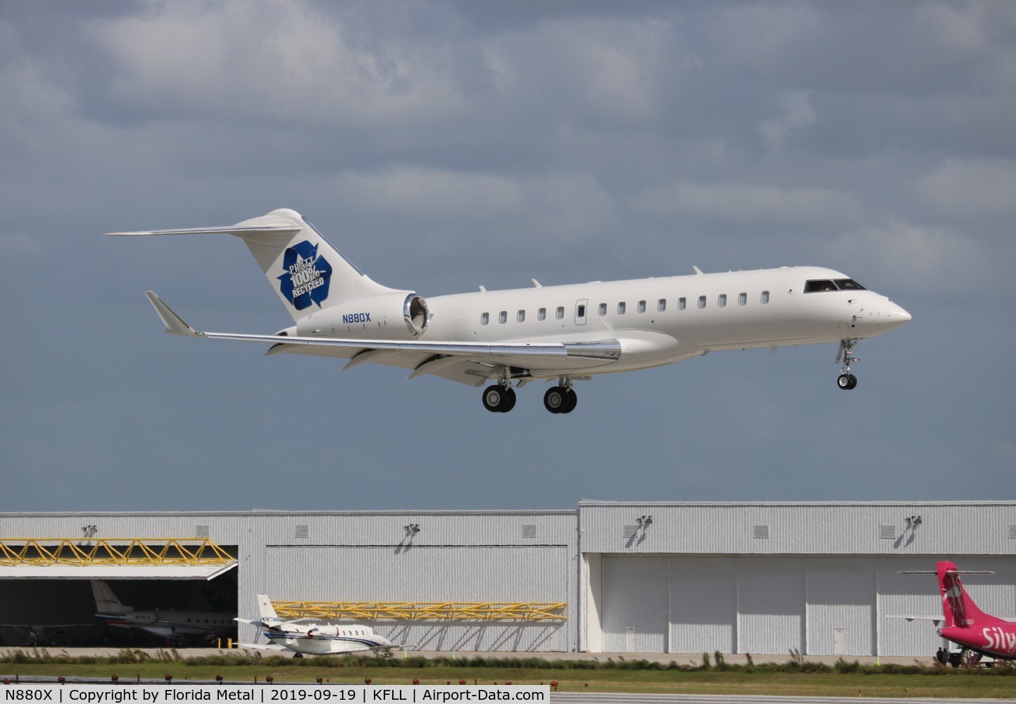 N880X, 2017 Bombardier BD 700-1A10 Global 6000 C/N 9806, Global 6000