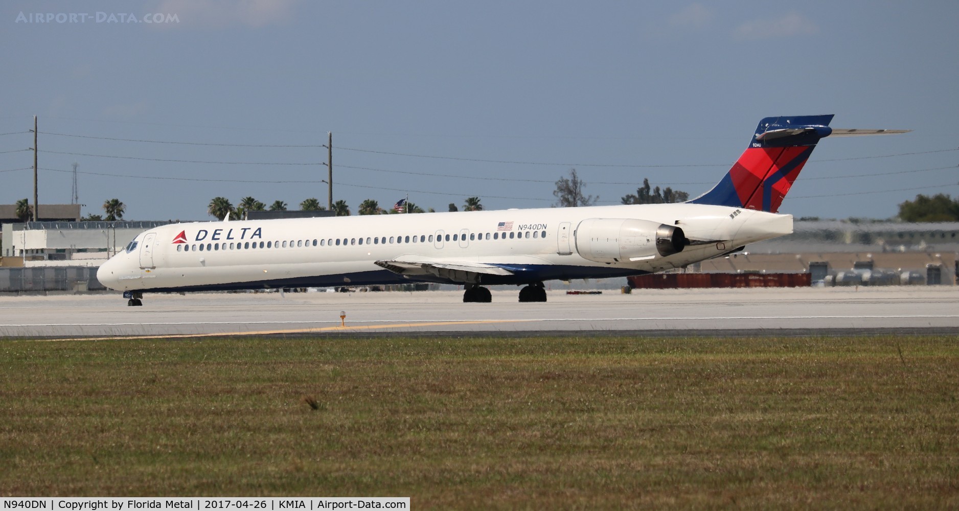 N940DN, 1997 McDonnell Douglas MD-90-30 C/N 53359, Delta