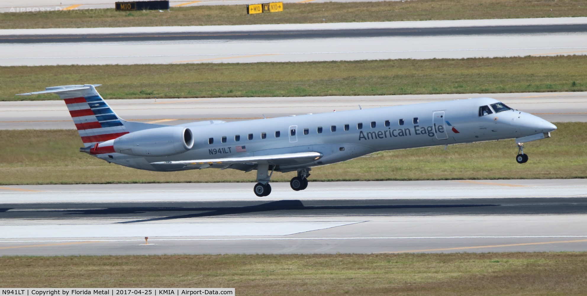 N941LT, 2005 Embraer ERJ-145LR (EMB-145LR) C/N 14500926, American Eagle