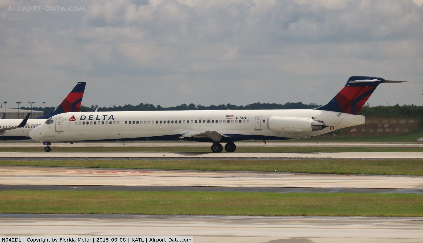 N942DL, 1989 McDonnell Douglas MD-88 C/N 49815, Delta