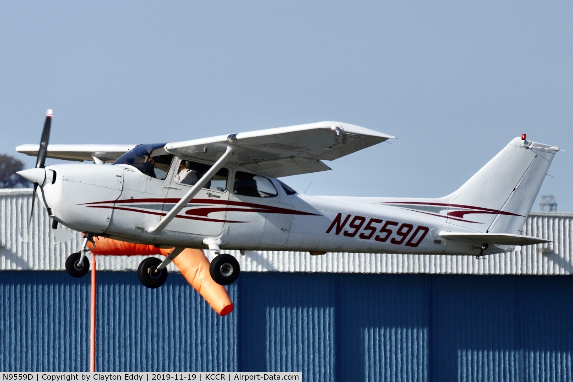 N9559D, 1999 Cessna 172R C/N 17280488, Buchanan Field Concord California 2019.