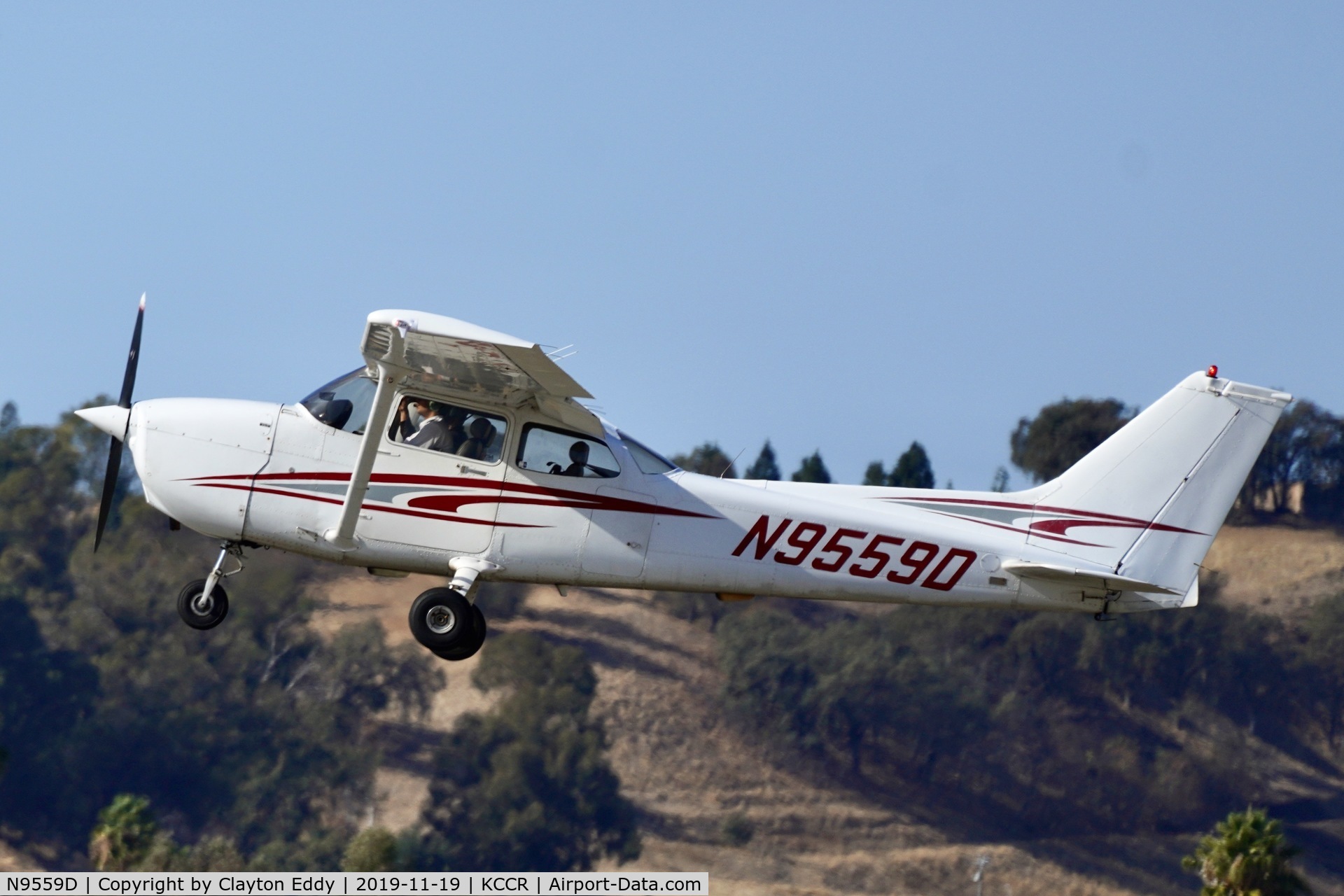 N9559D, 1999 Cessna 172R C/N 17280488, Buchanan Field Concord California 2019.