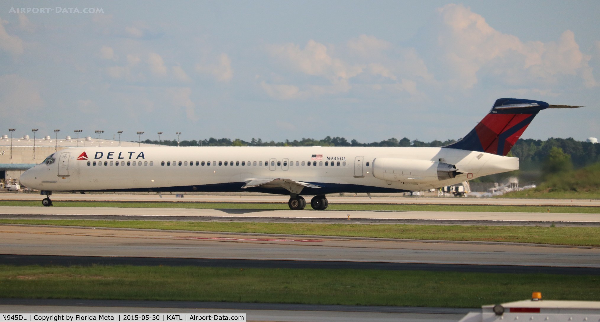 N945DL, 1989 McDonnell Douglas MD-88 C/N 49818, Delta