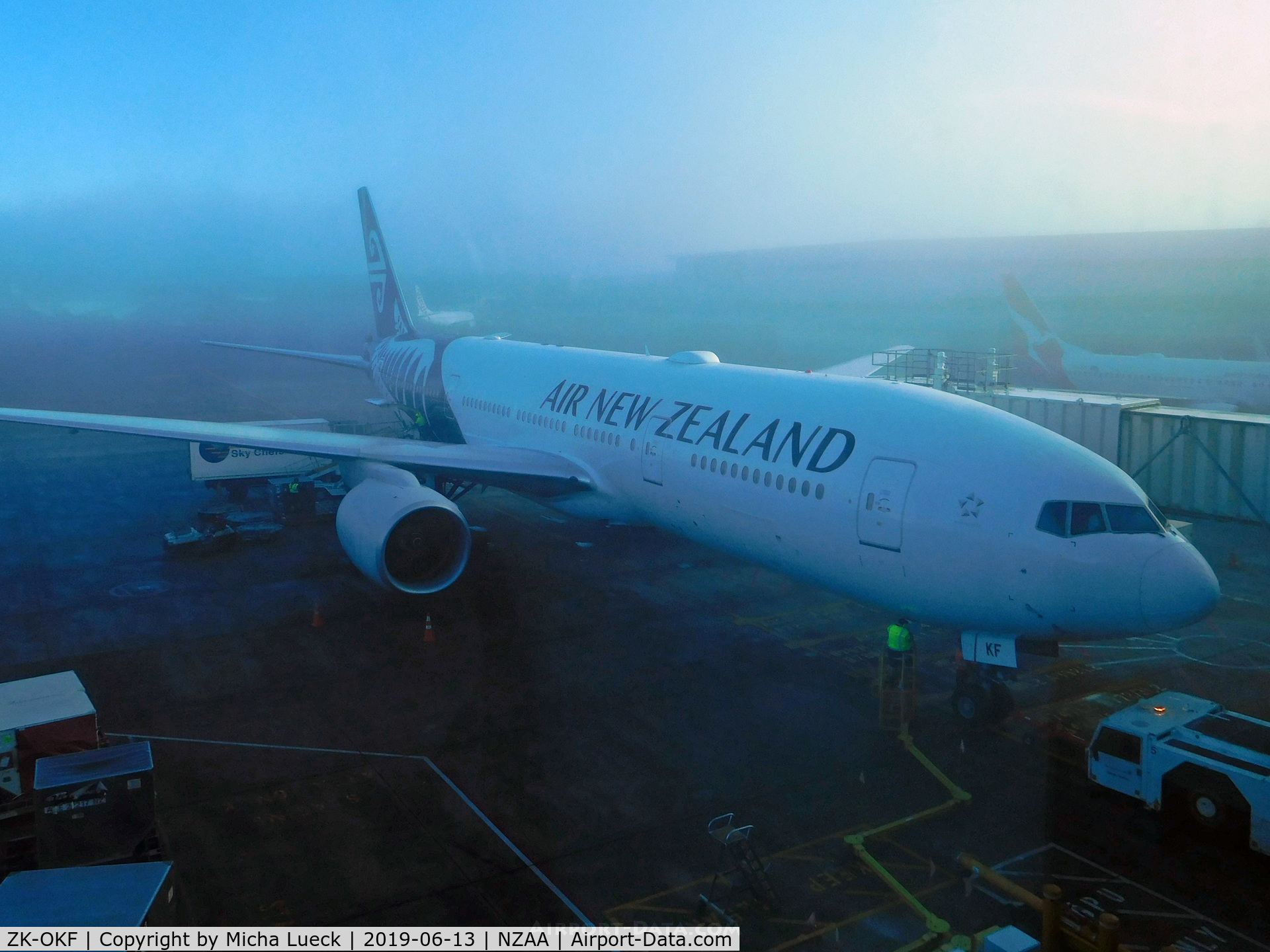 ZK-OKF, 2006 Boeing 777-219/ER C/N 34378, A very foggy morning in Auckland