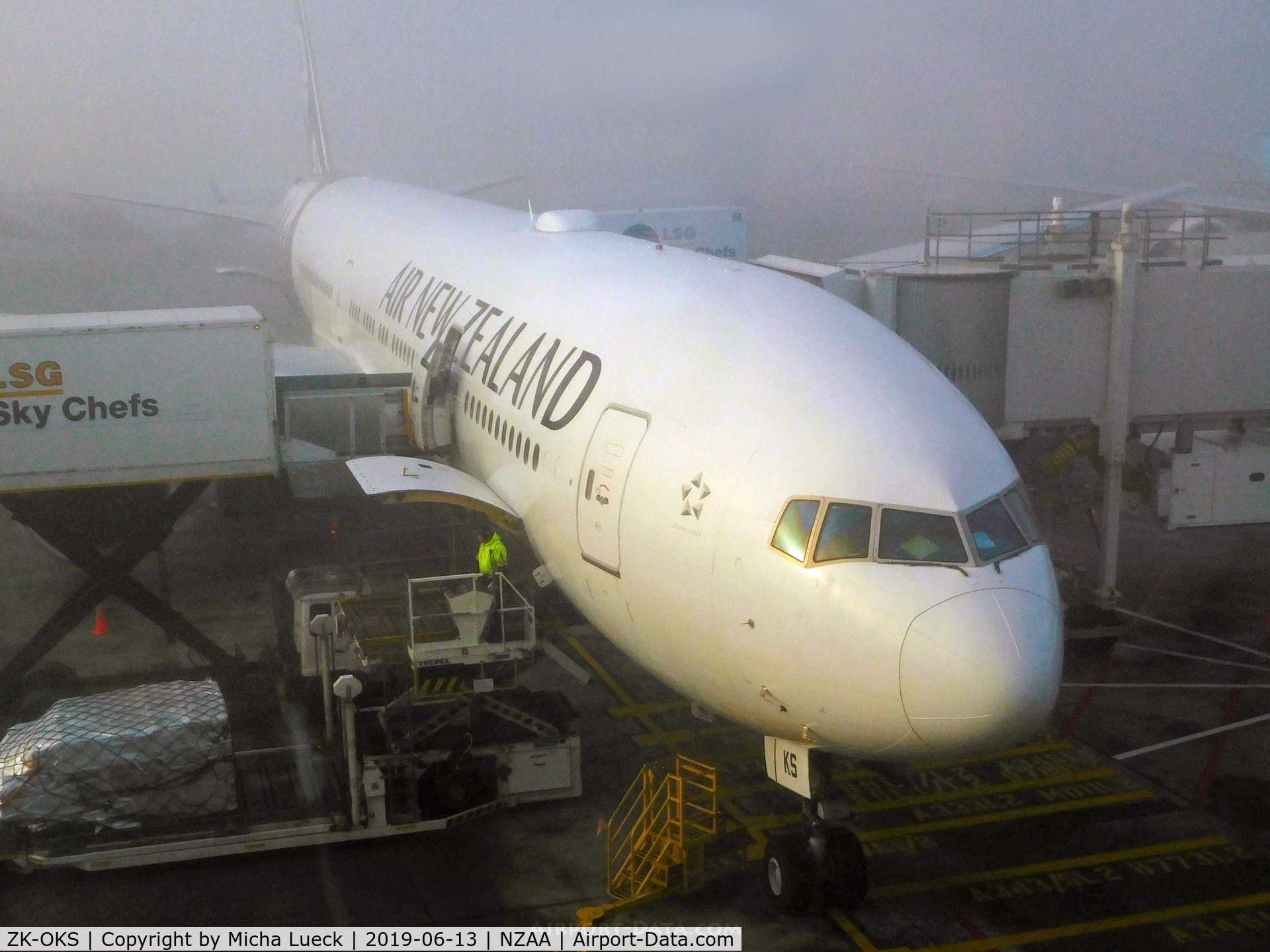 ZK-OKS, 2014 Boeing 777-306/ER C/N 44547, A very foggy morning in Auckland