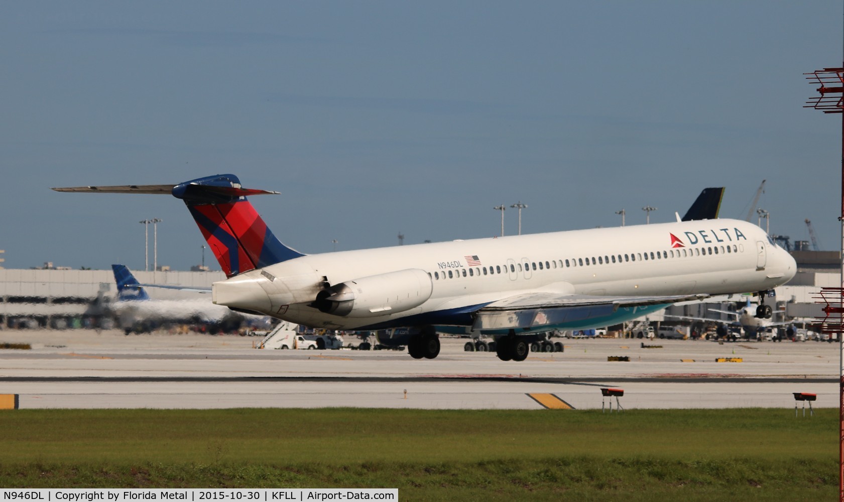 N946DL, 1989 McDonnell Douglas MD-88 C/N 49819, Delta