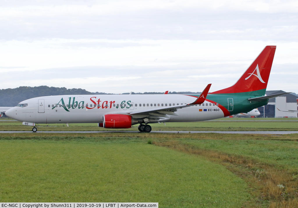 EC-NGC, 2000 Boeing 737-809 C/N 28236, Taxi holding point rwy 02 for departure...