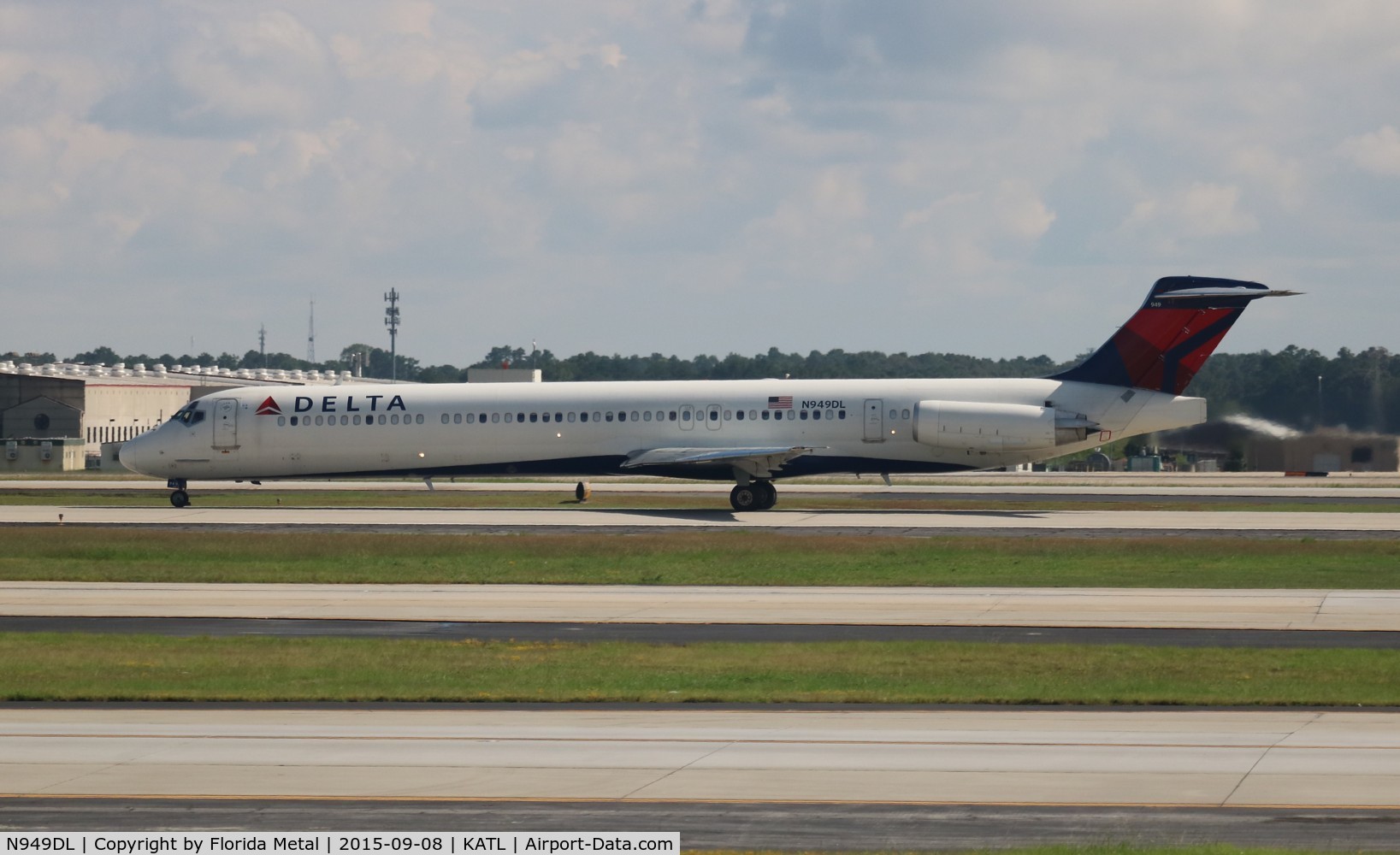 N949DL, 1990 McDonnell Douglas MD-88 C/N 49880, Delta