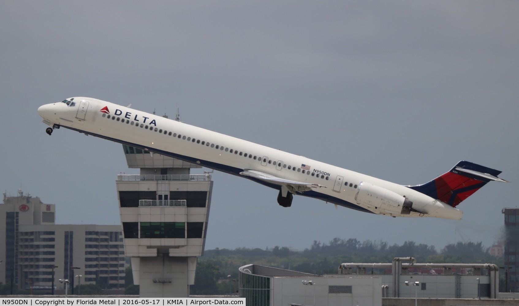 N950DN, 1997 McDonnell Douglas MD-90-30 C/N 53360, Delta