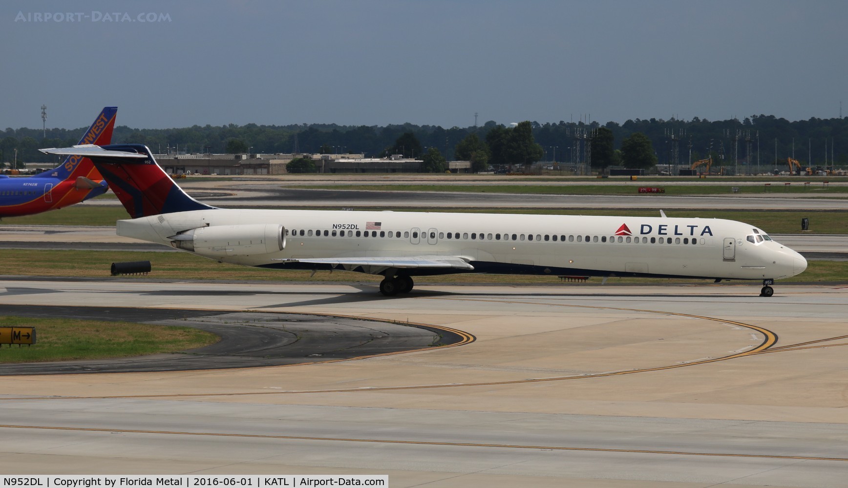 N952DL, 1990 McDonnell Douglas MD-88 C/N 49883, Delta