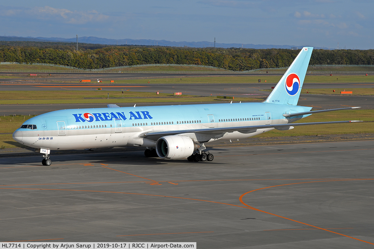 HL7714, 2002 Boeing 777-2B5/ER C/N 27951, Afternoon arrival of KE795 from Seoul.