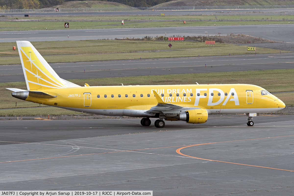 JA07FJ, 2013 Embraer ERJ-175ST C/N 17000361, Taxiing by the terminal at Sapporo.