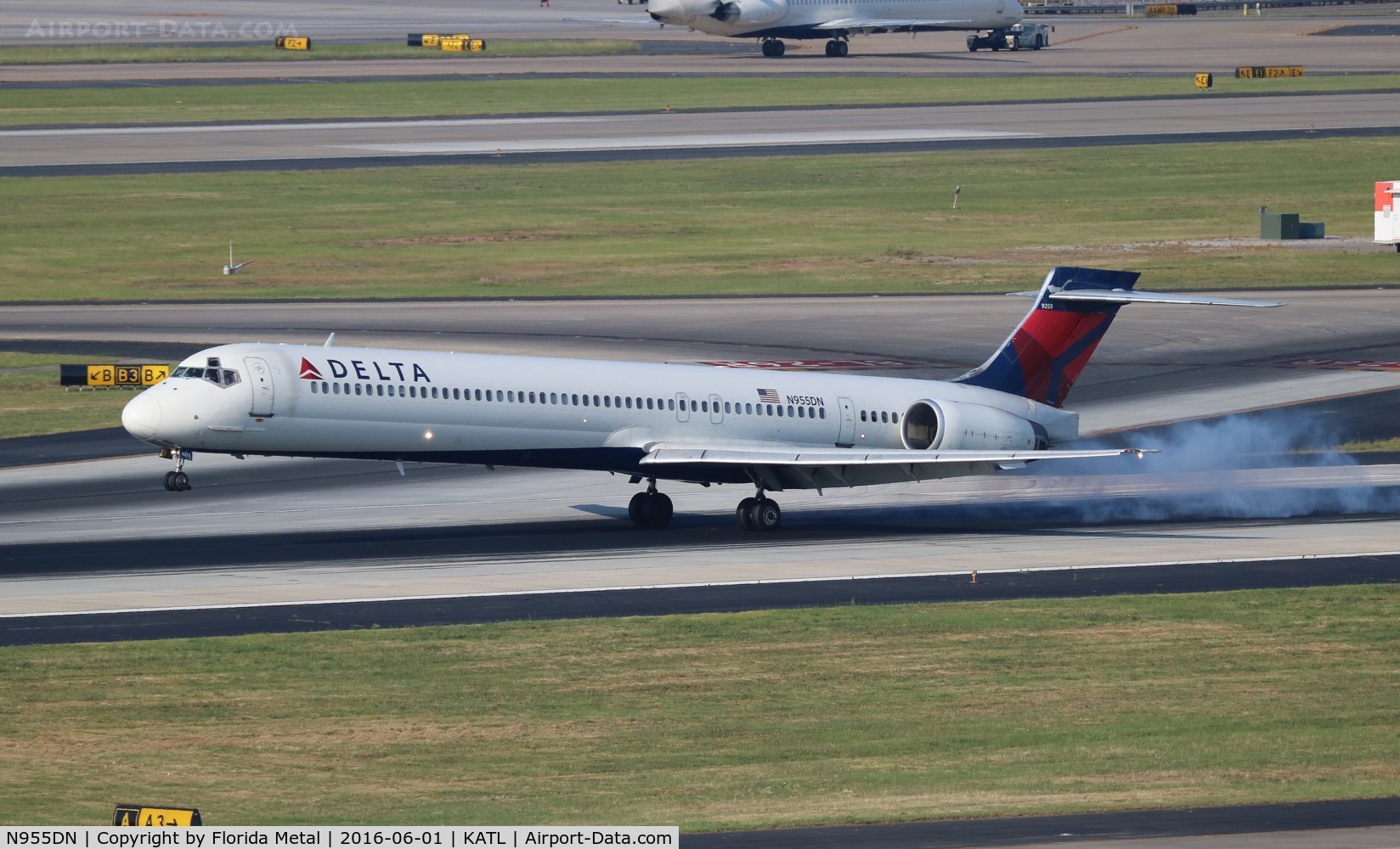 N955DN, McDonnell Douglas MD-90-30 C/N 53525, Delta