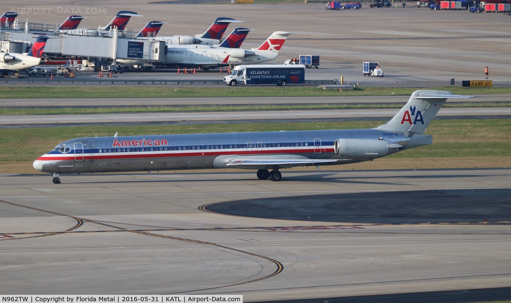 N962TW, 1999 McDonnell Douglas MD-83 (DC-9-83) C/N 53612, American