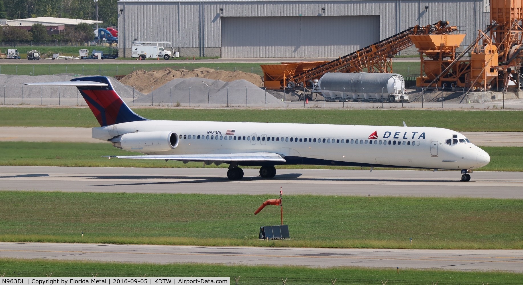 N963DL, 1990 McDonnell Douglas MD-88 C/N 49982, Delta