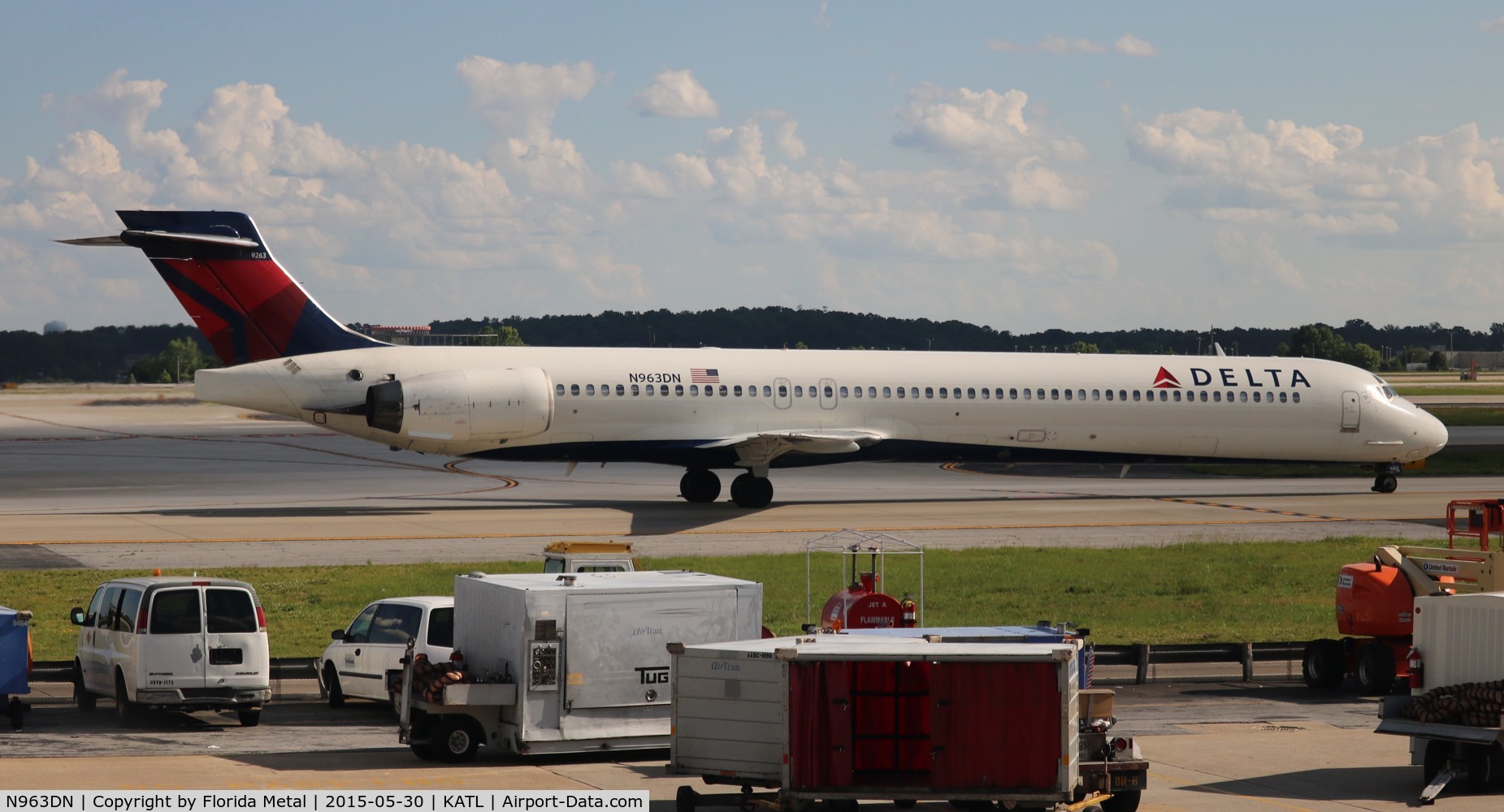 N963DN, 1998 McDonnell Douglas MD-90-30 C/N 53533, Delta