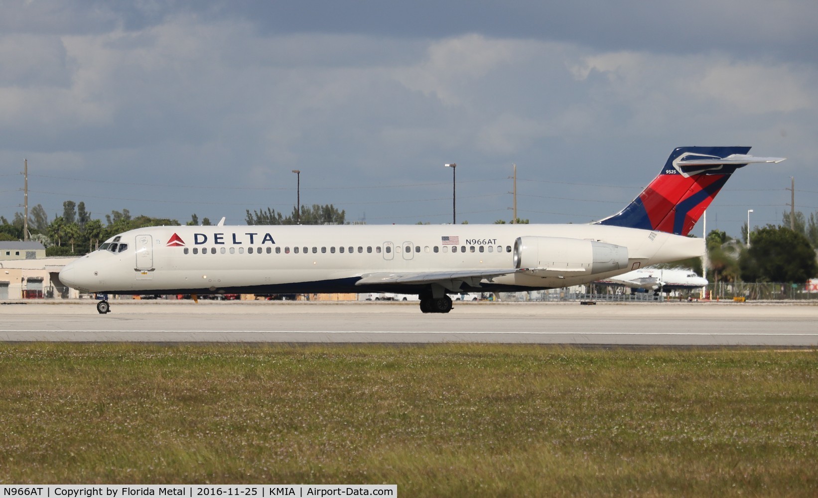 N966AT, 2001 Boeing 717-200 C/N 55027, Delta