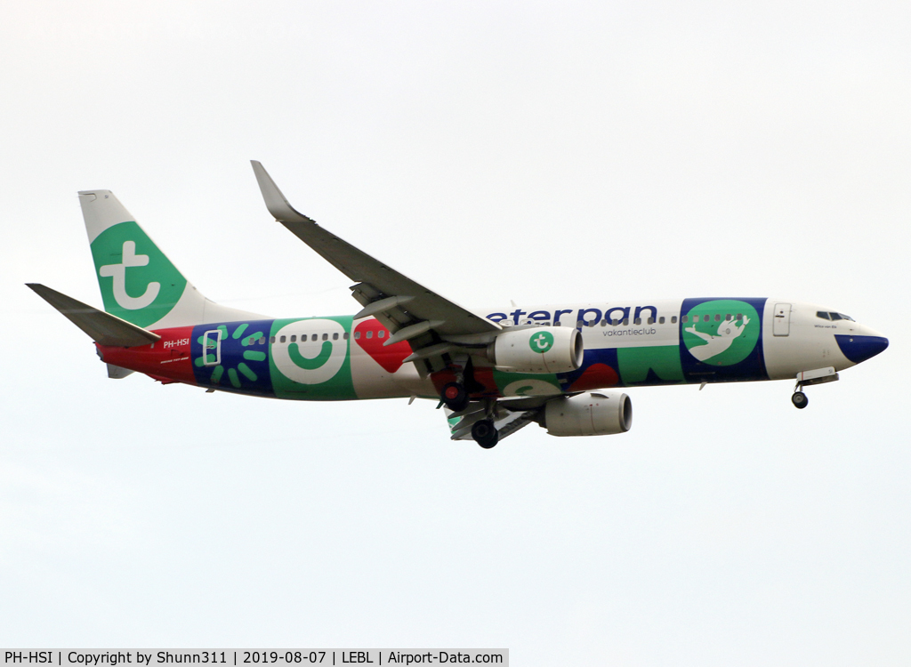 PH-HSI, 2013 Boeing 737-8K2 C/N 42148, Landing rwy 07L in Peter Pan c/s