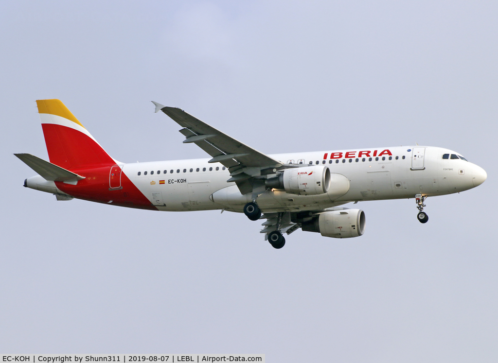 EC-KOH, 2004 Airbus A320-214 C/N 2248, Landing rwy 07L in new c/s