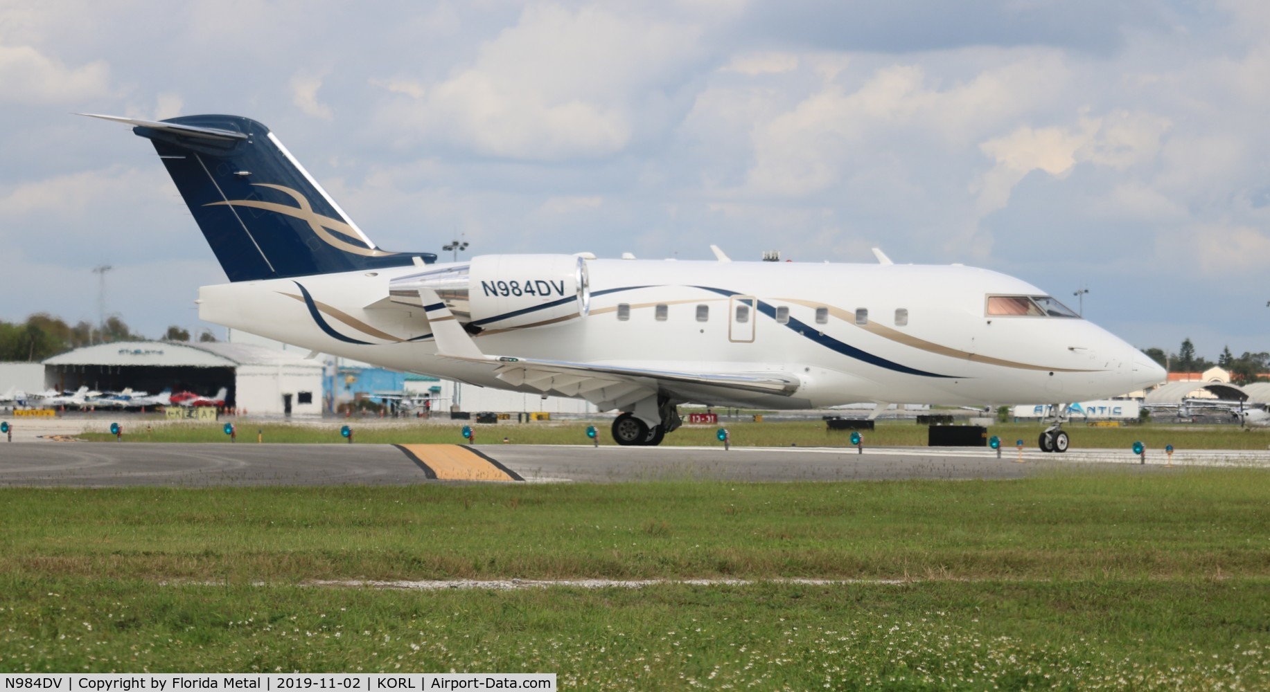 N984DV, 2006 Bombardier Challenger 604 (CL-600-2B16) C/N 5644, Challenger 604