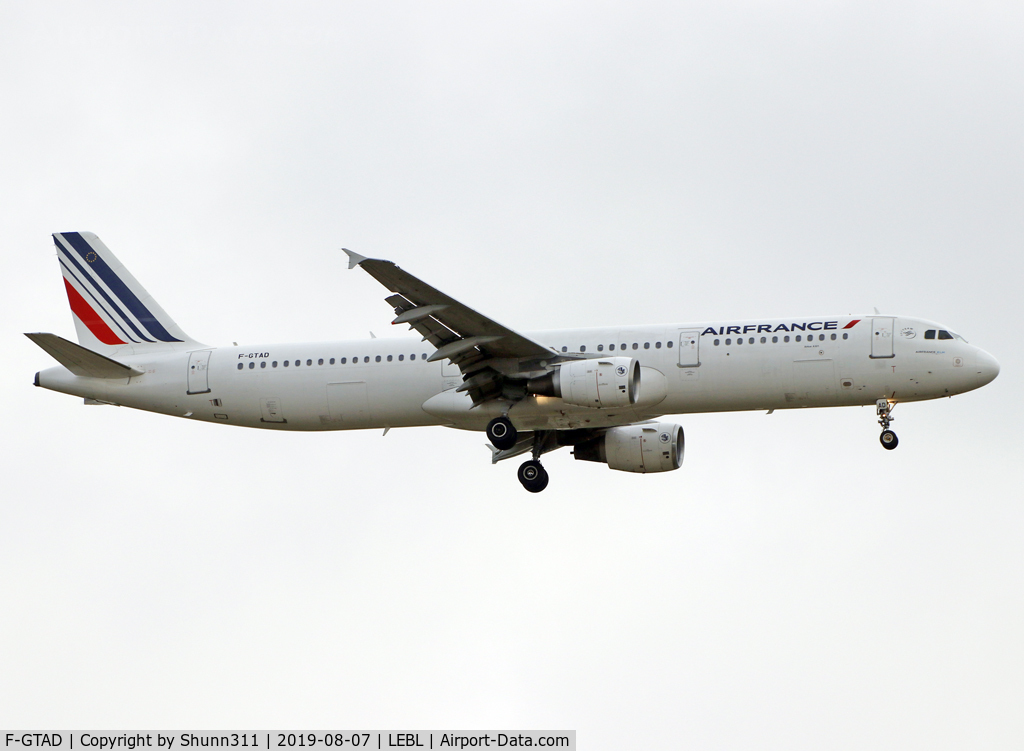 F-GTAD, 1998 Airbus A321-211 C/N 0777, Landing rwy 07L in modified new c/s